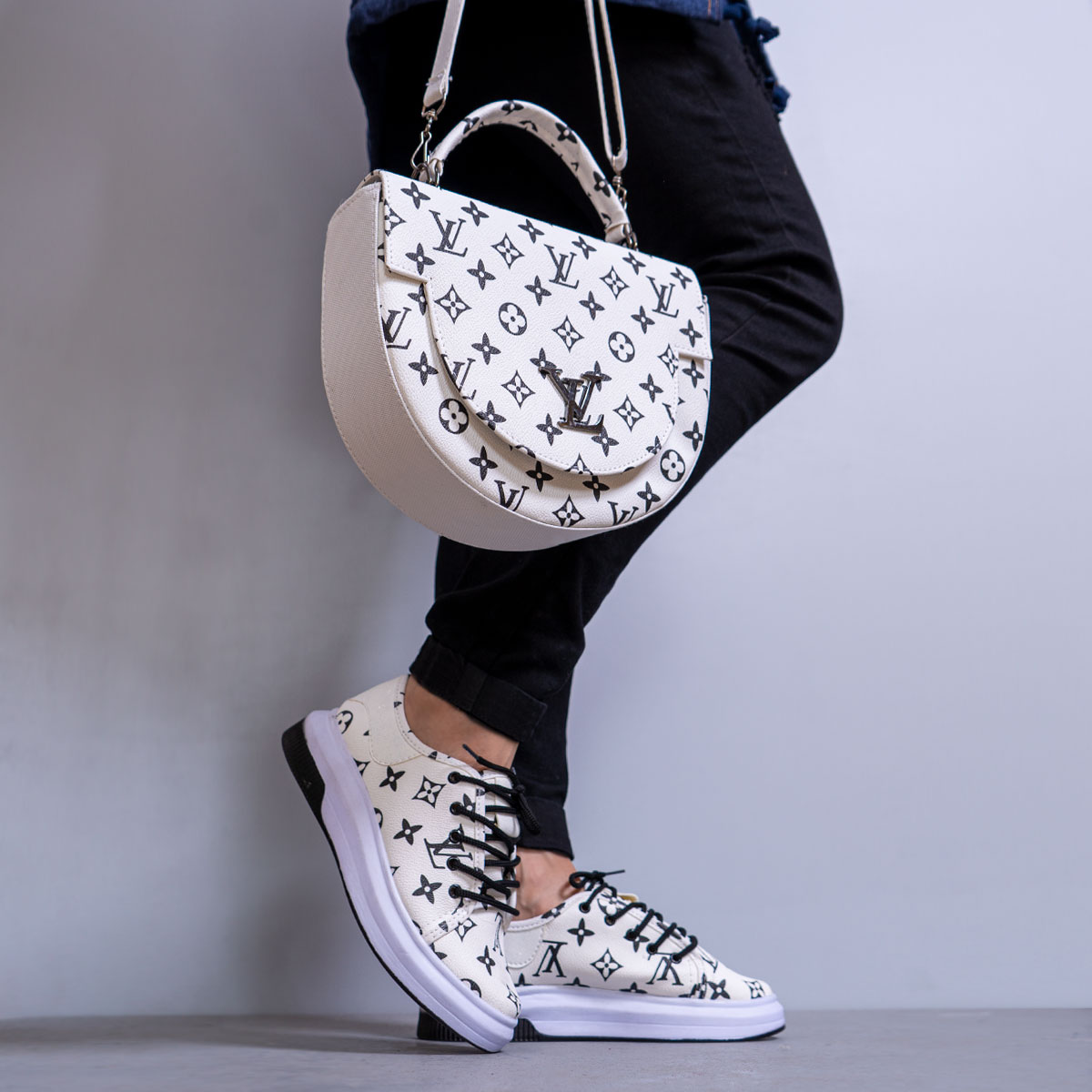 ست كيف و كفش سفيد دخترانه LV مدلPAYTON