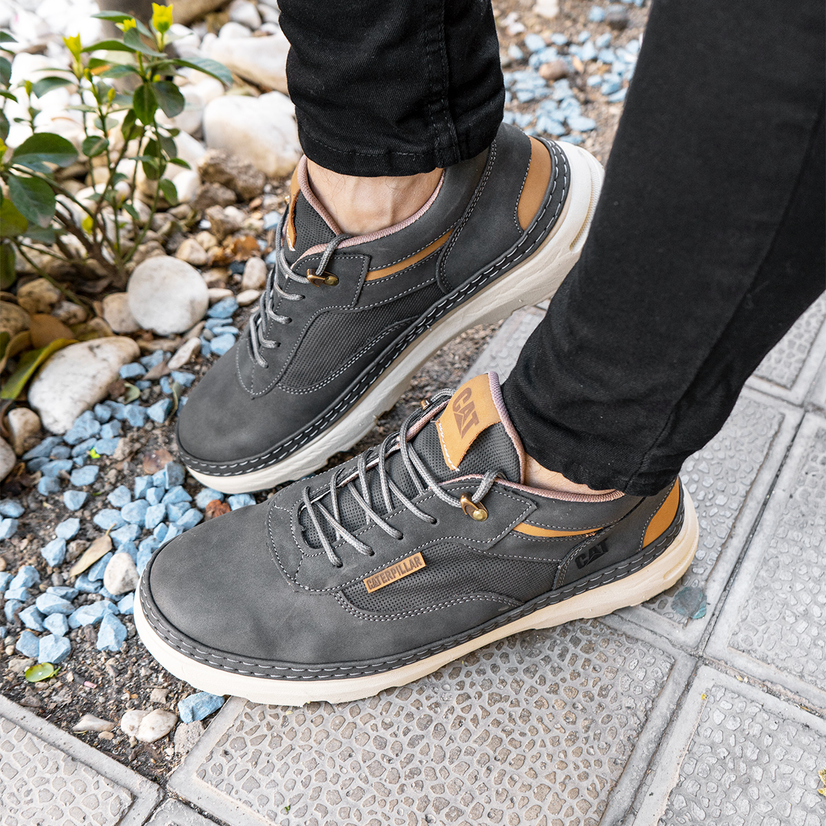 کفش مردانه cat مدل Punit رنگ طوسی