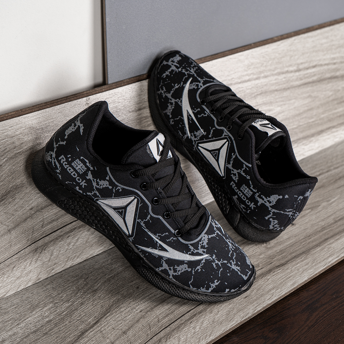 کفش مردانهReebok مشکی سفید مدل Aishin(T)