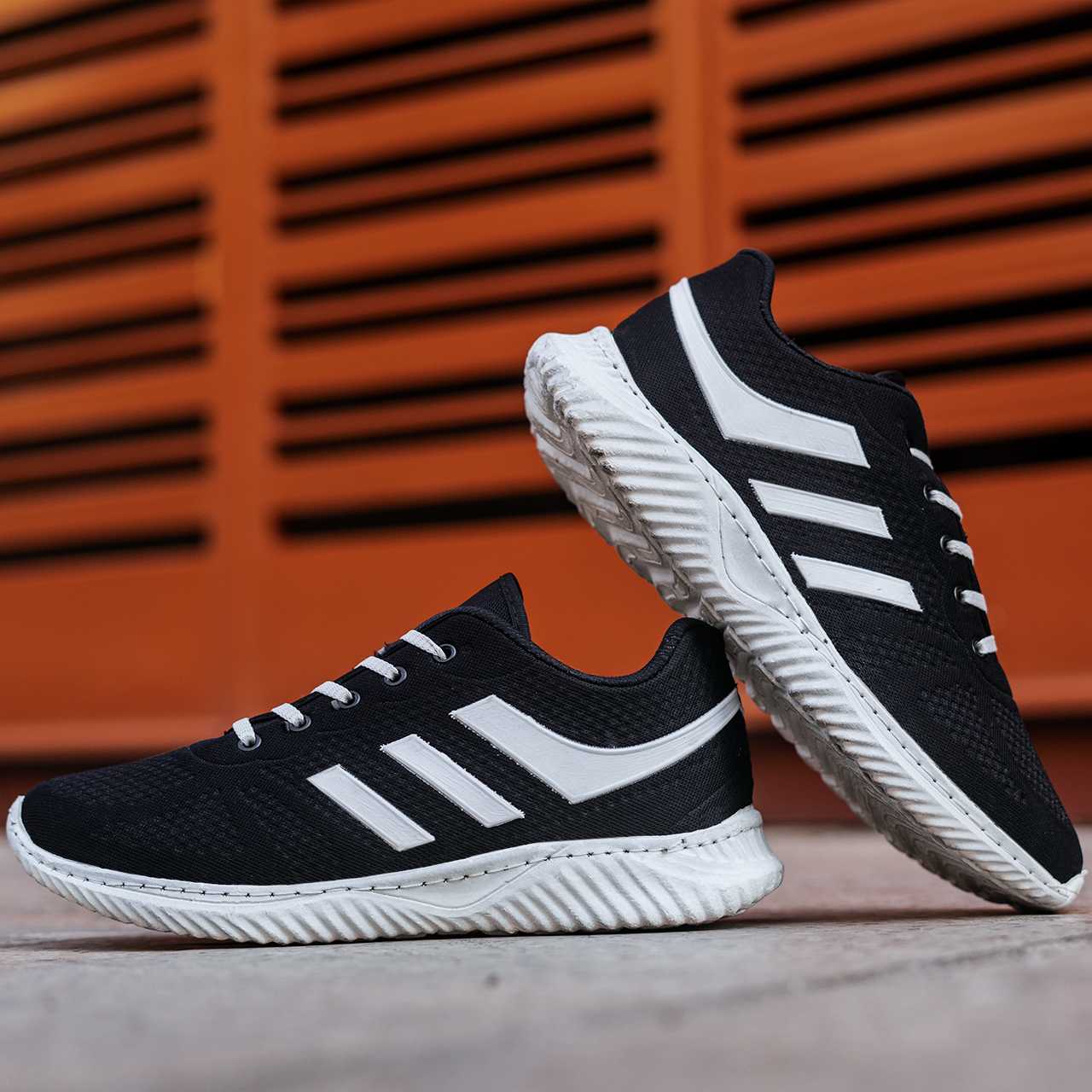 کفش ورزشی آدیداس(T) مشکی زیره سفید مردانه مدل batin