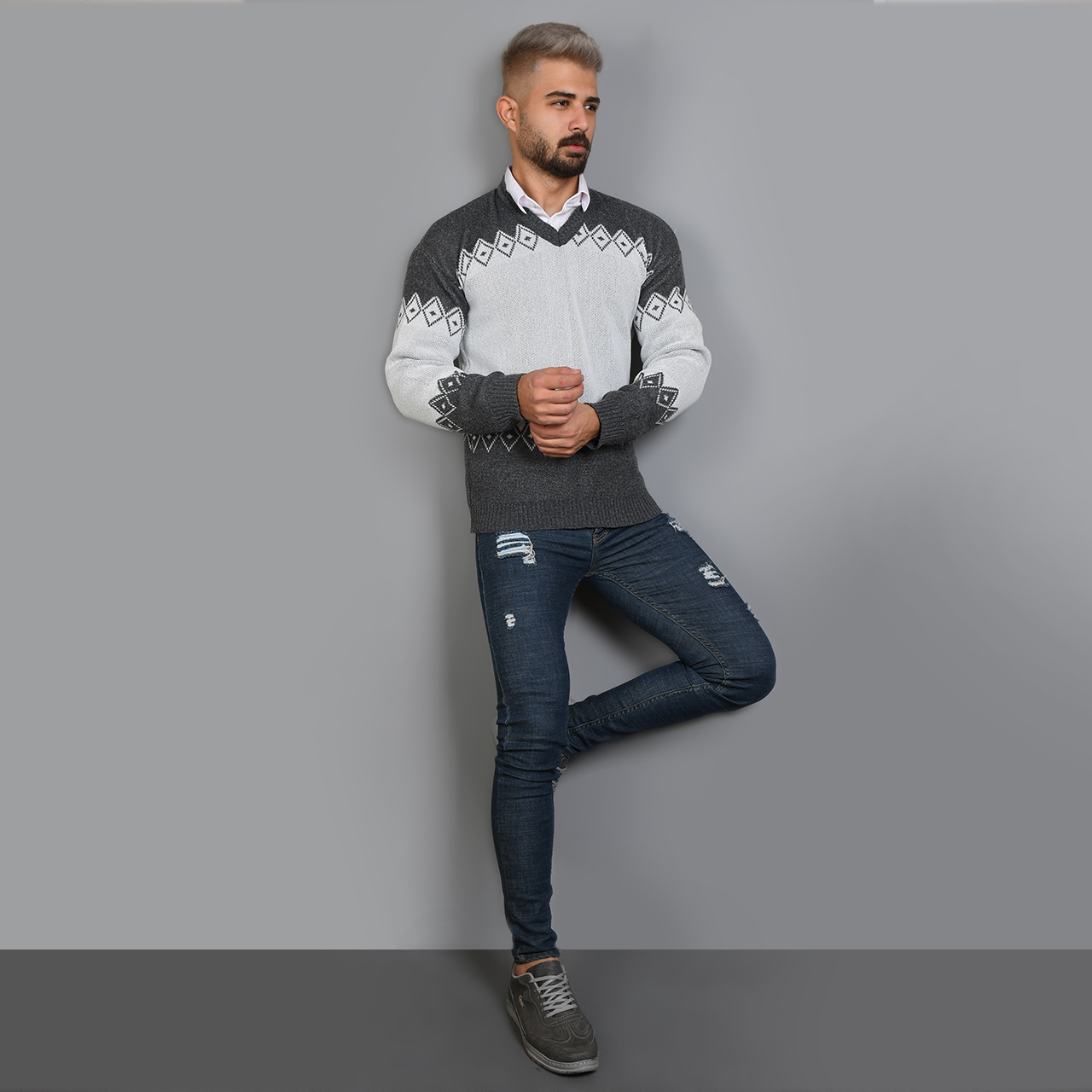 پلیور مردانه ذغالی طوسی مدل lizan