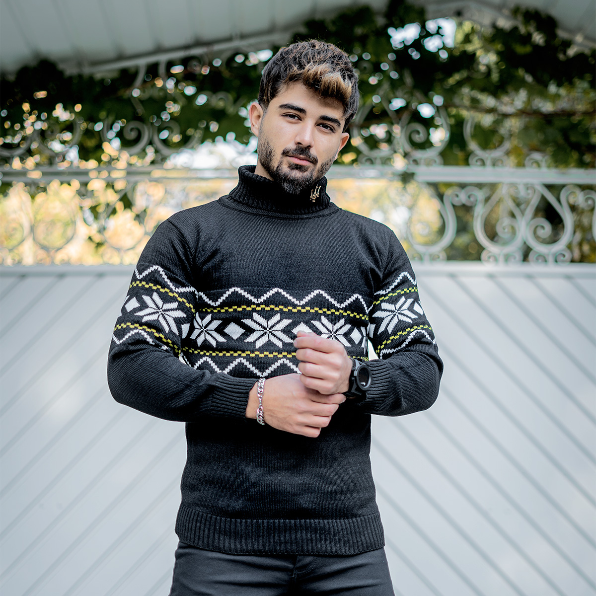 یقه اسکی مشکی حاشیه سفید زرد مدل Arja