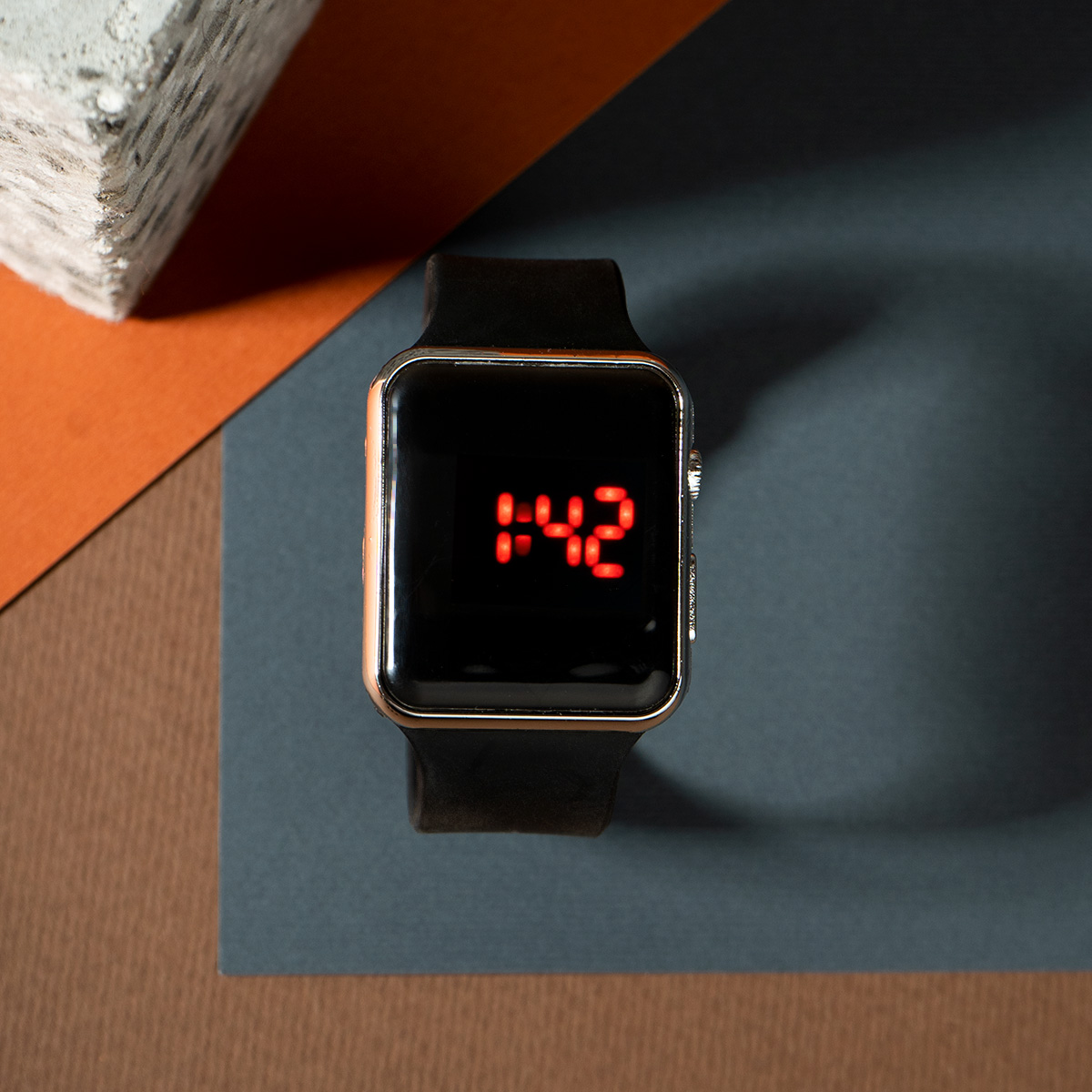 ساعت ال ای دی مشکی نقره ای f450