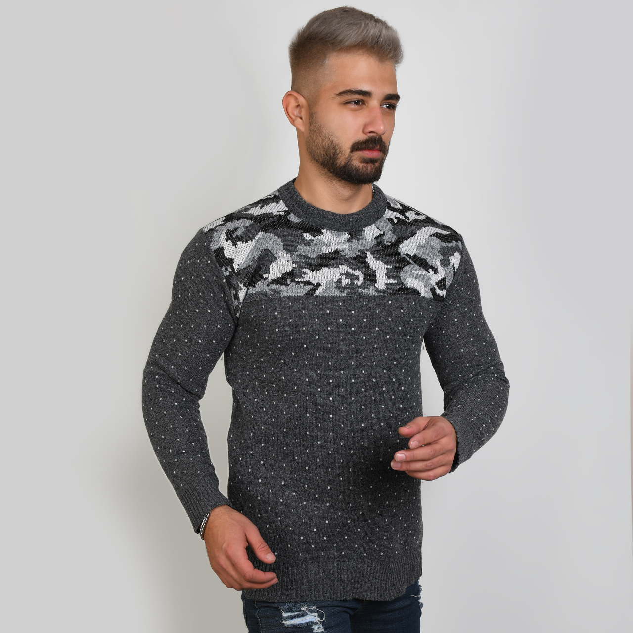 پلیور بافت مردانه طوسی تیره طرح چریکی مدلLando