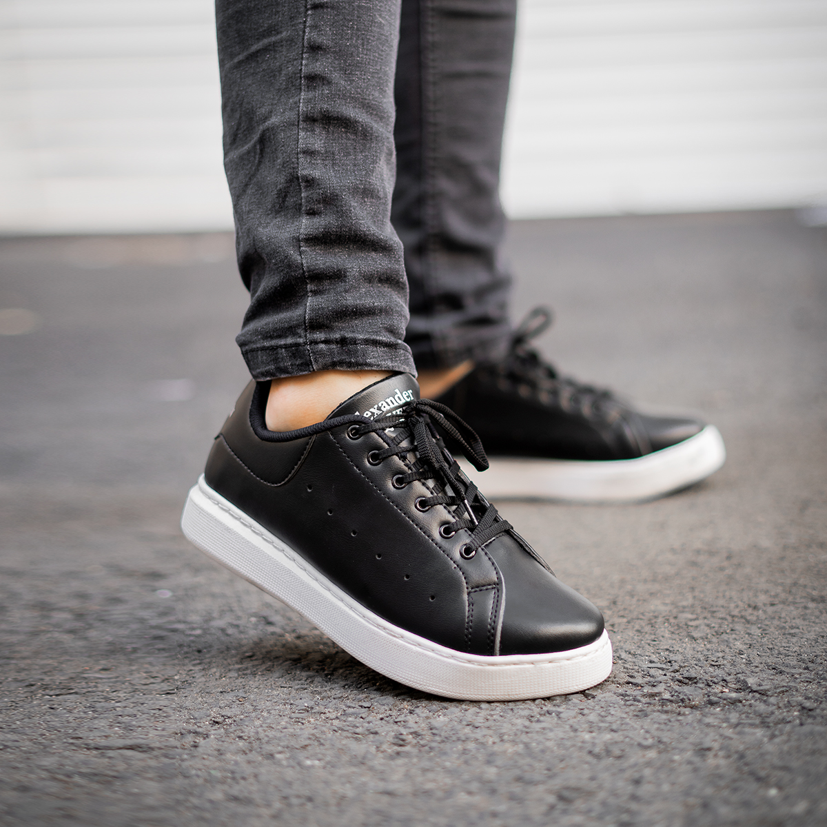 کفش تخت مردانه مشکی زیره سفید مدل Alexander