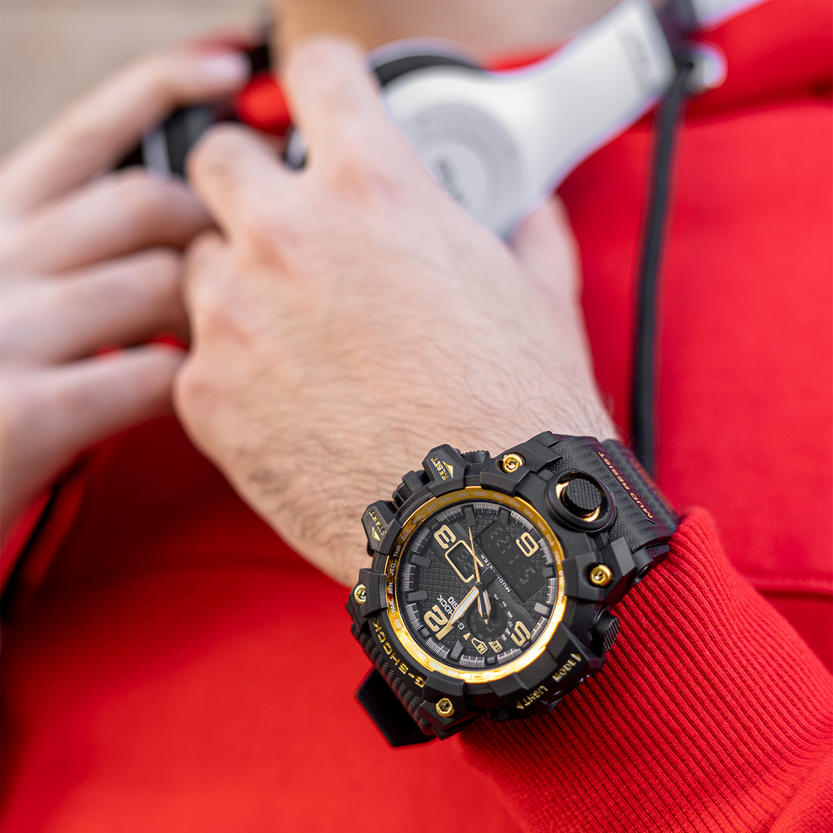 ساعت جی شاک مشکی طلایی مدل sp750