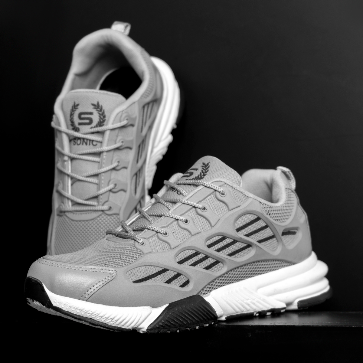 کفش ورزشی مردانه طوسی مدل Karvand