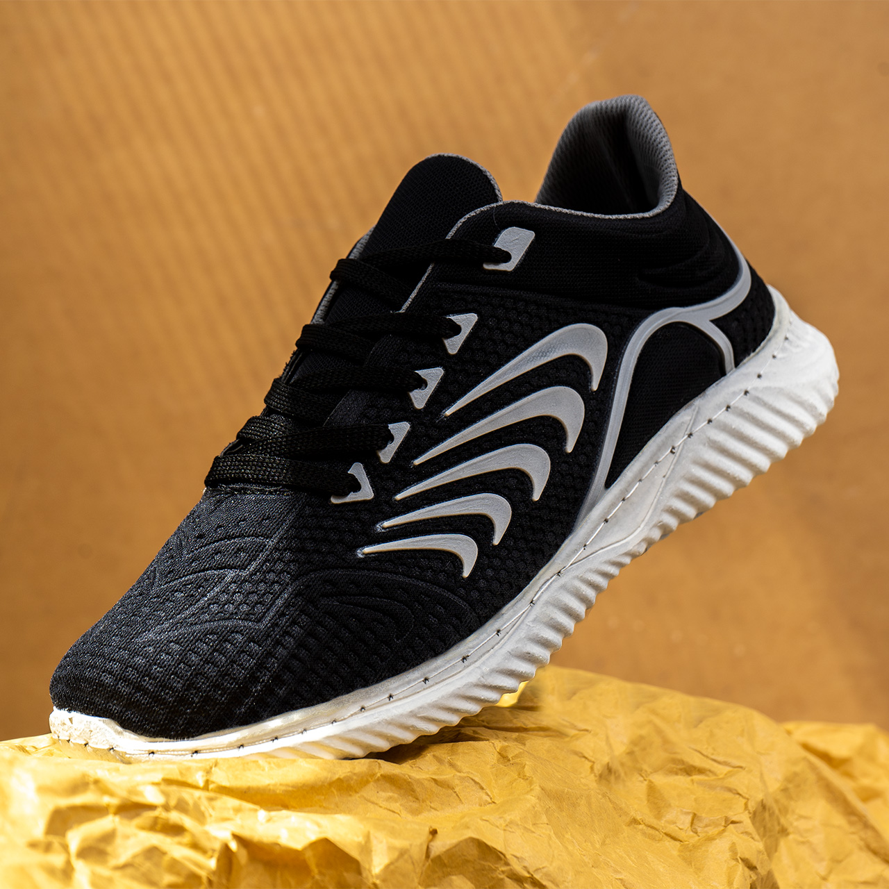 کفش ورزشی مشکی سفید مردانه مدل U92