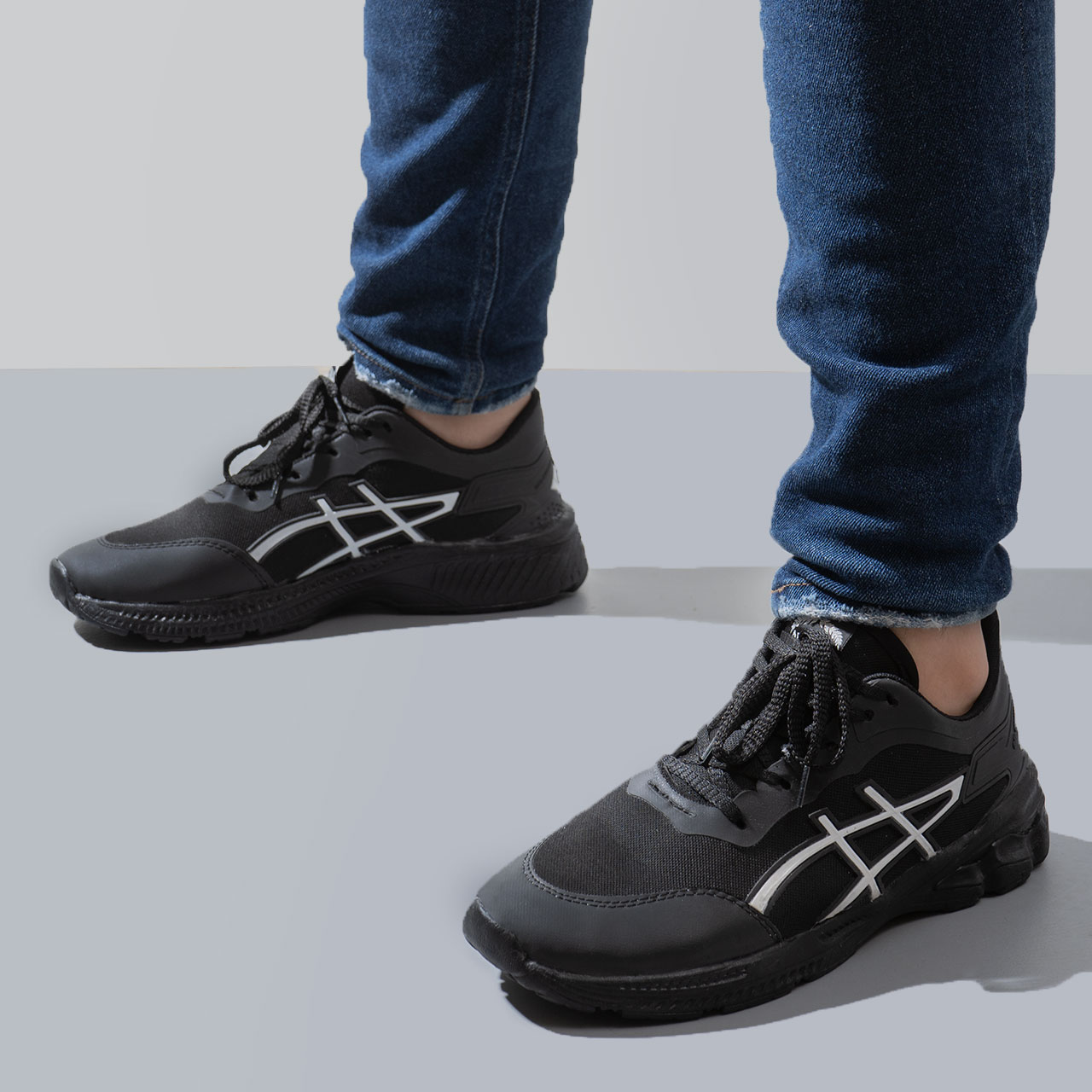 کفش ورزشی مشکی سفید زیره مشکی مردانه مدل Rail