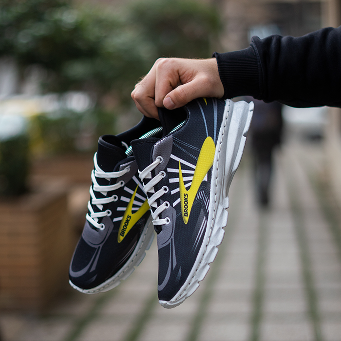 کفش ورزشی مردانه(T) مشکی زرد مدل Brooks