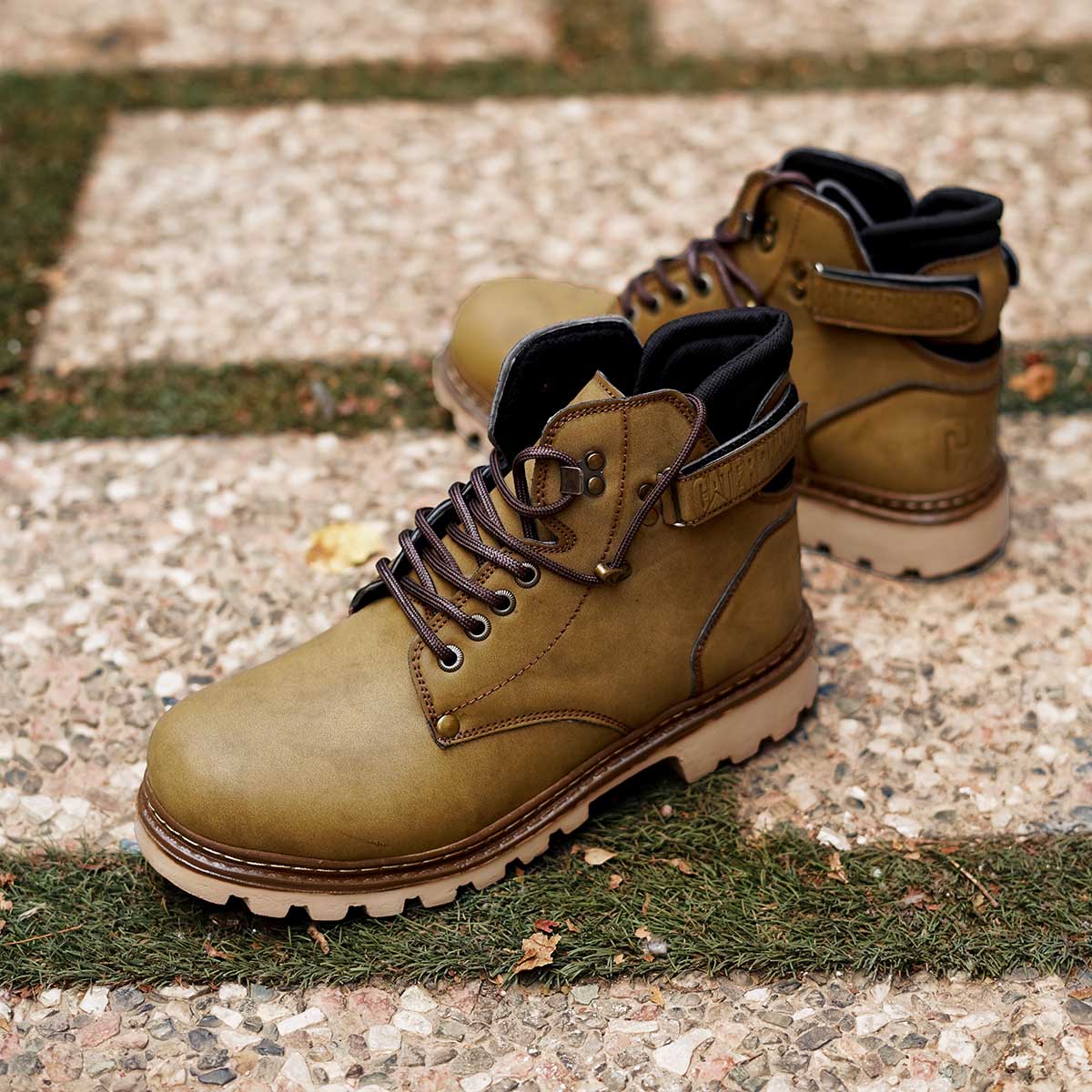 نیم بوت مردانه زیتونی کاترپیلار مدل Hector