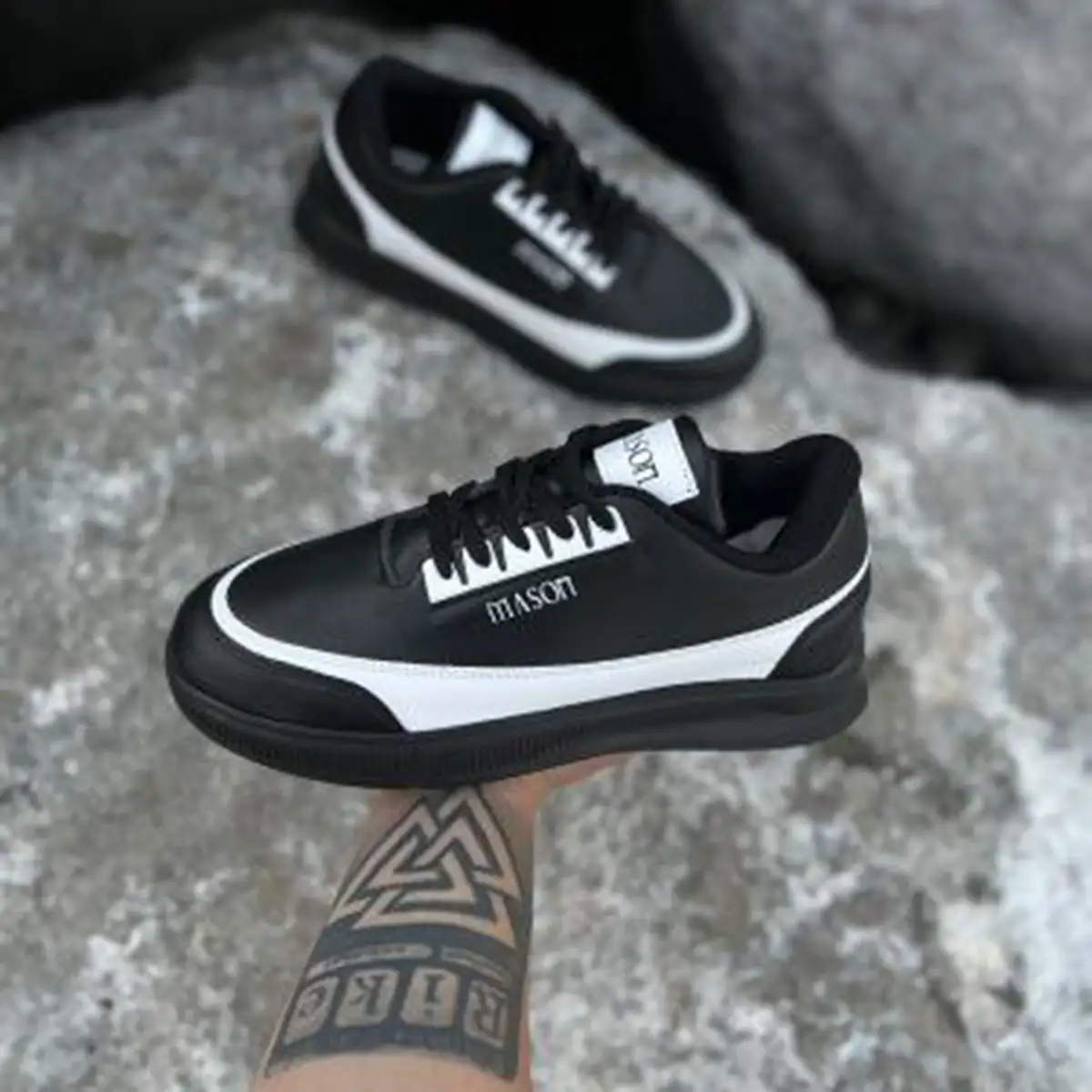 کفش تخت مردانه مشکی سفید مدل Mason