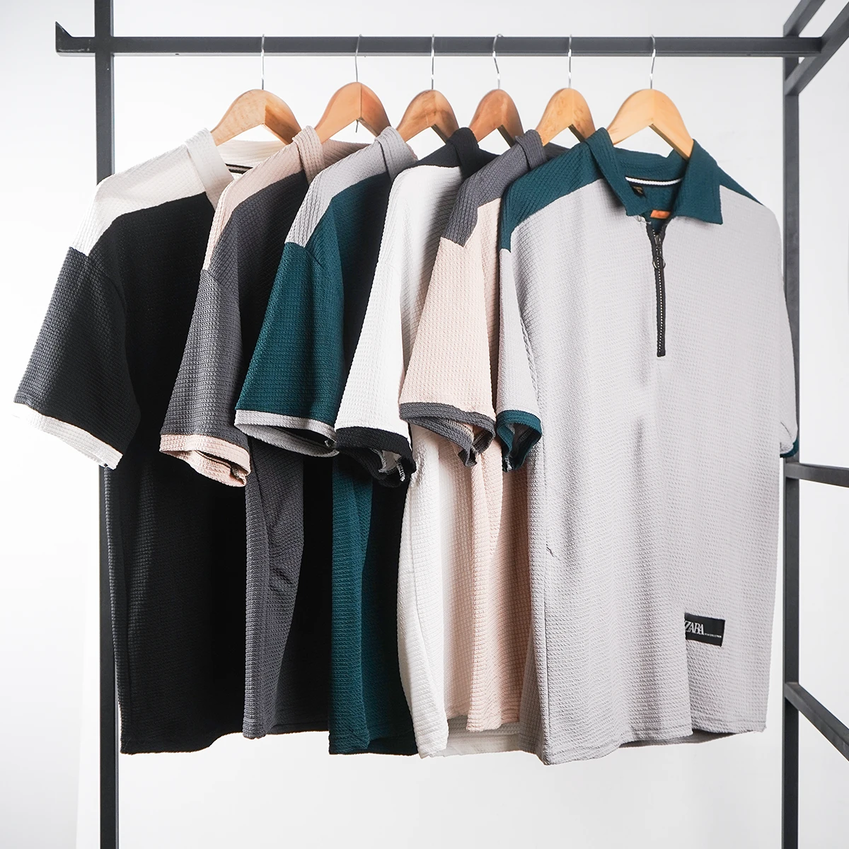 تیشرت مردانه یقه زیپ دار مشکی مدل Radon