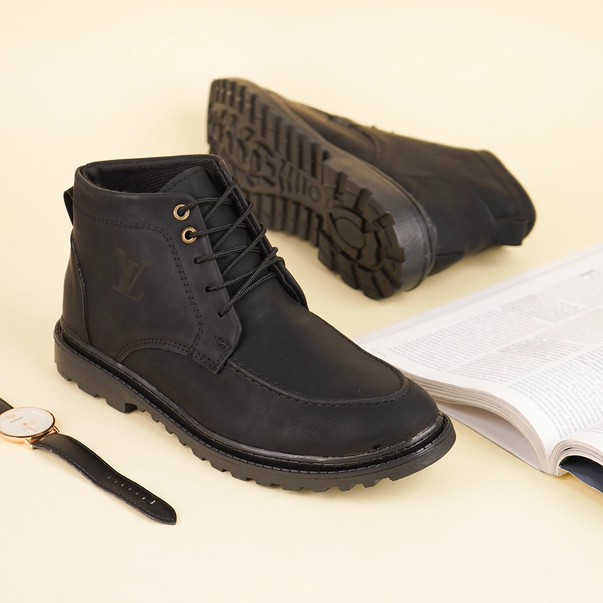 نیم بوت مردانه LV مشکی مات مدل Roni