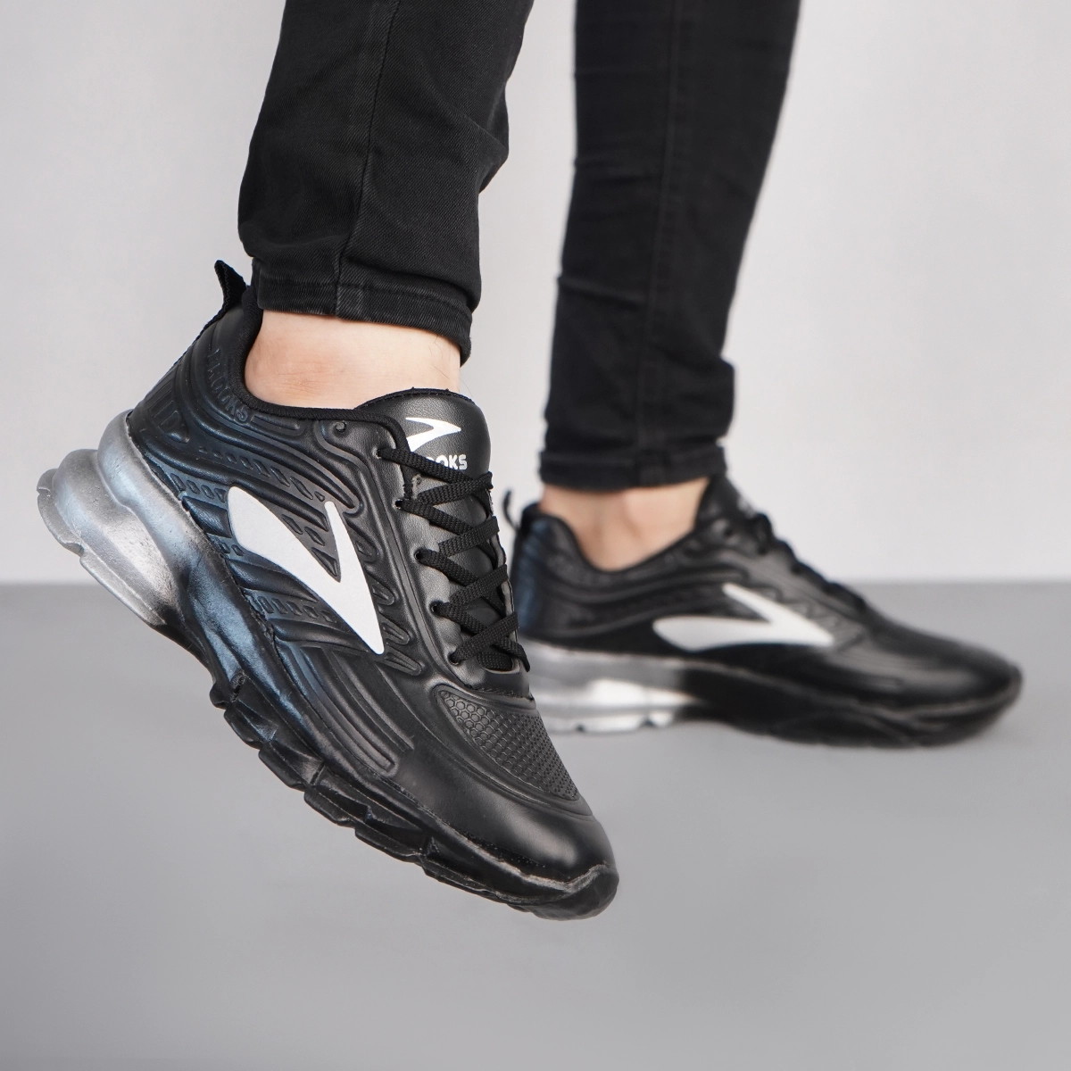 کفش ورزشی مردانه مشکی نقره ای مدل P802