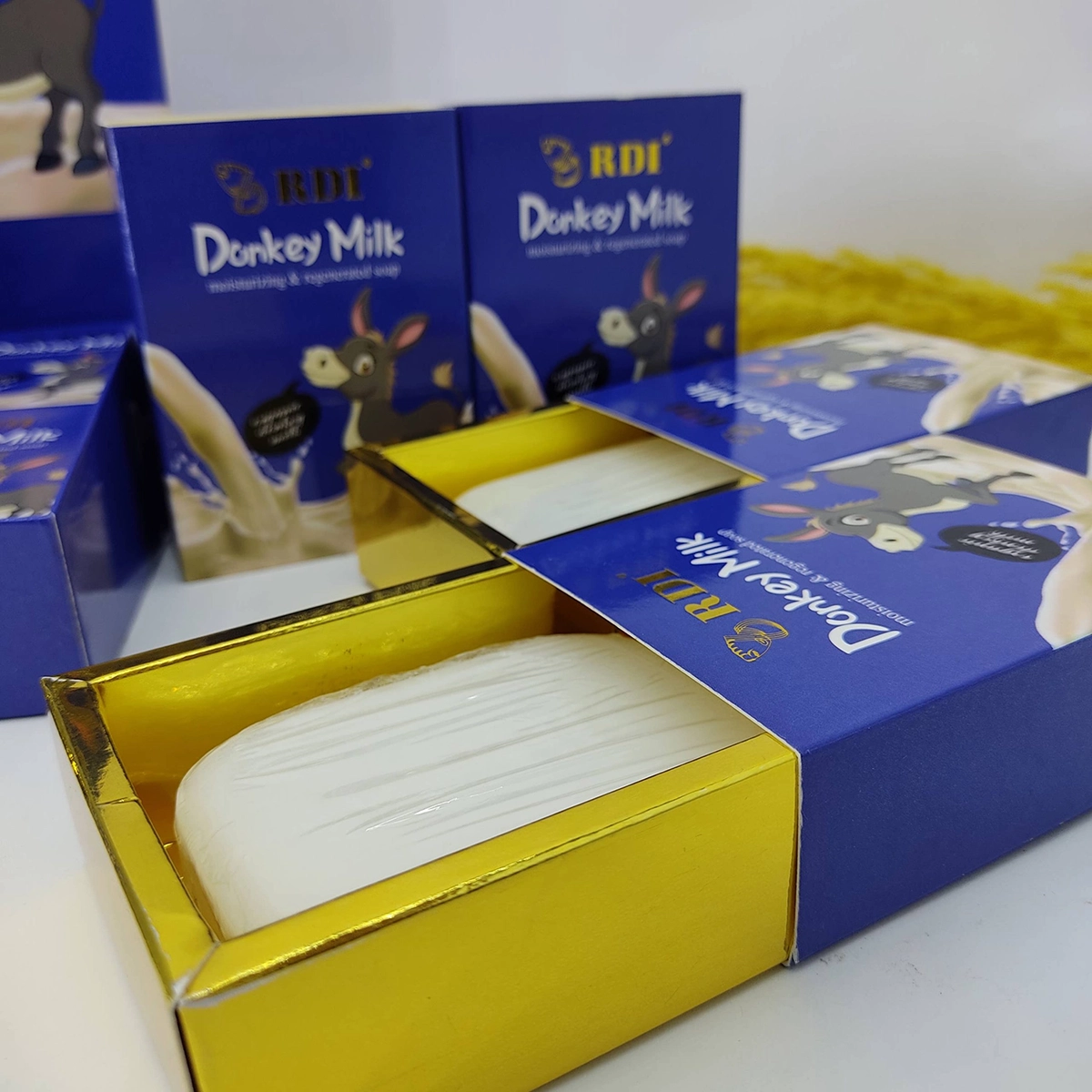 صابون جوانساز و ضدچروک شیرالاغ مدل MADAM RANEE