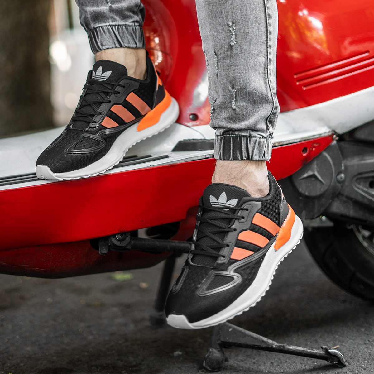 کفش ورزشی Adidas مردانه مشکی نارنجی مدل Siban