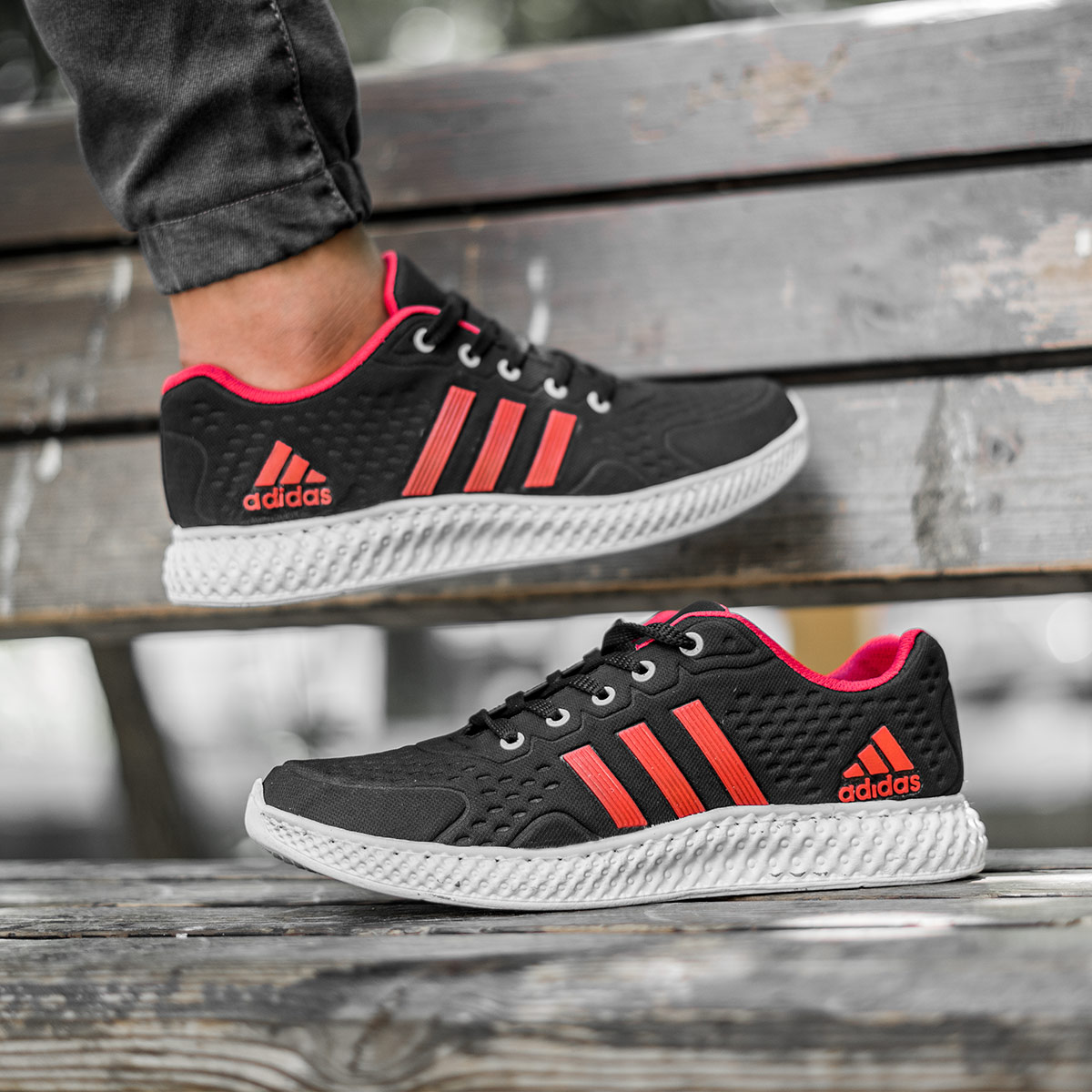 کفش ورزشی Adidas مردانه مشکی قرمز مدل Sisam(T)