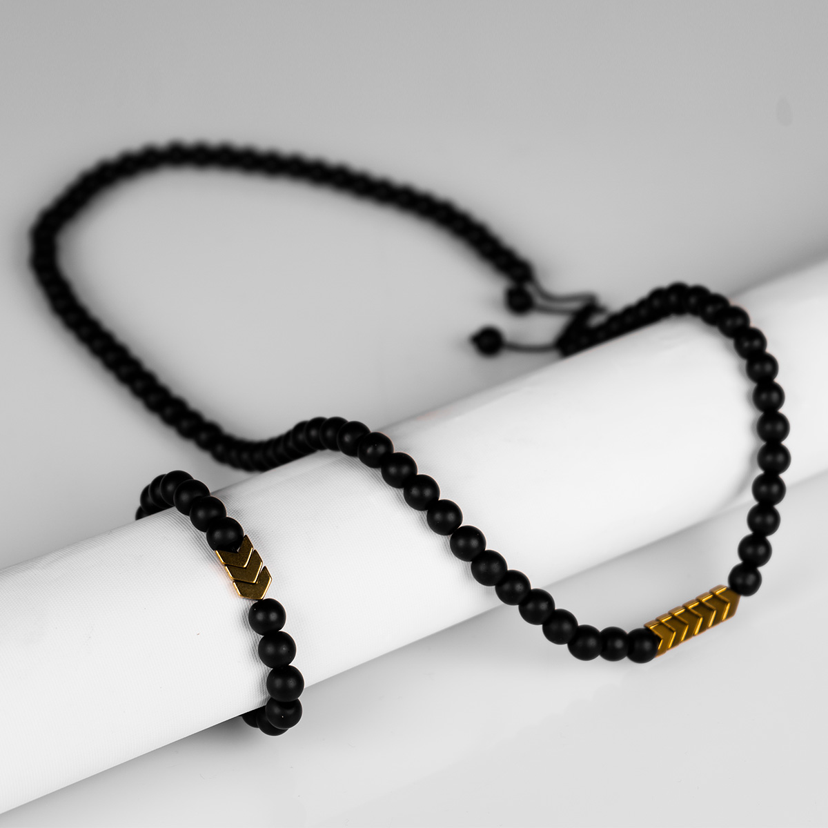 نیم ست مهره ای مشکی مدل Mancho